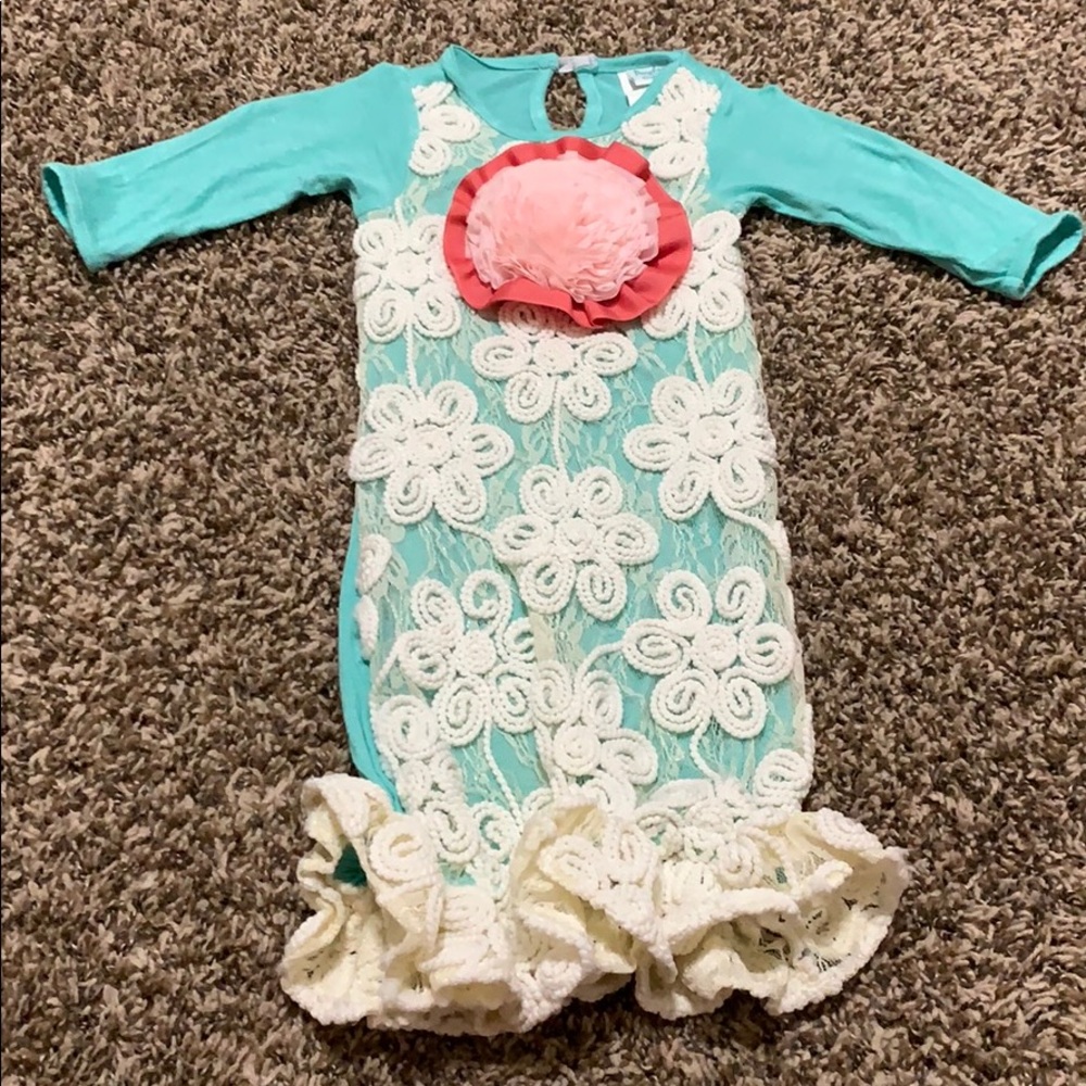Peaches n cream baby girl gown layette 0-3 months